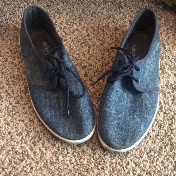 Jean shoes with laces - Picture 1 of 3